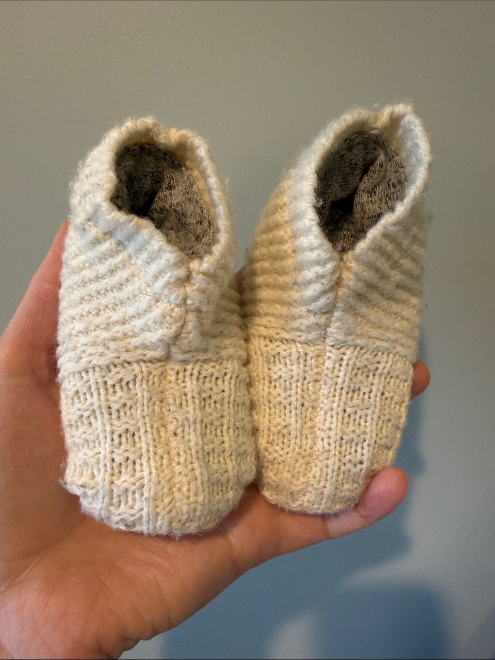 Bombas Cozy Cream Knit Baby Booties with nonslip NWOT 12m